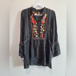 JHONNY WAS : Embroidered flower button down